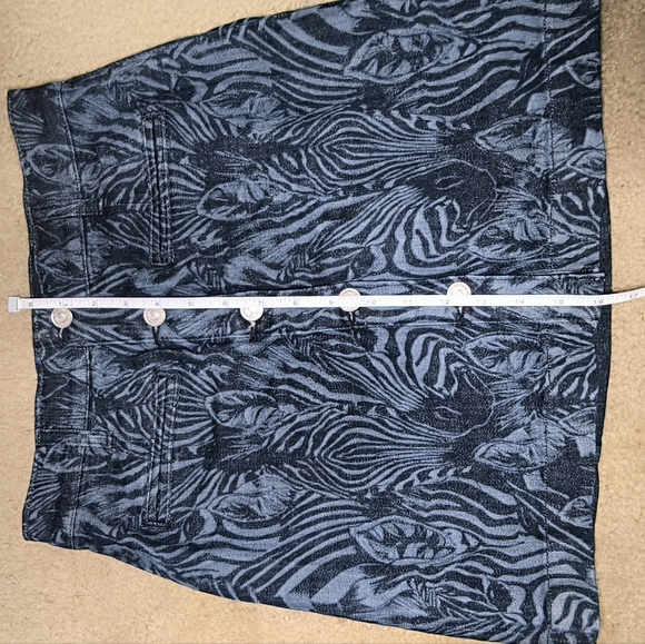 7 For All Mankind Zebra Print Button Front Mini Denim Skirt Size 26 - Picture 9 of 13